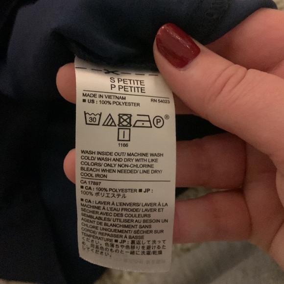 Banana Republic sleeveless blouse - Picture 3 of 3